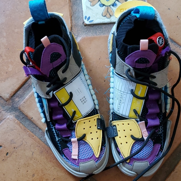 Li-ning NWT FLASH $139 (EACH) - Picture 2 of 9